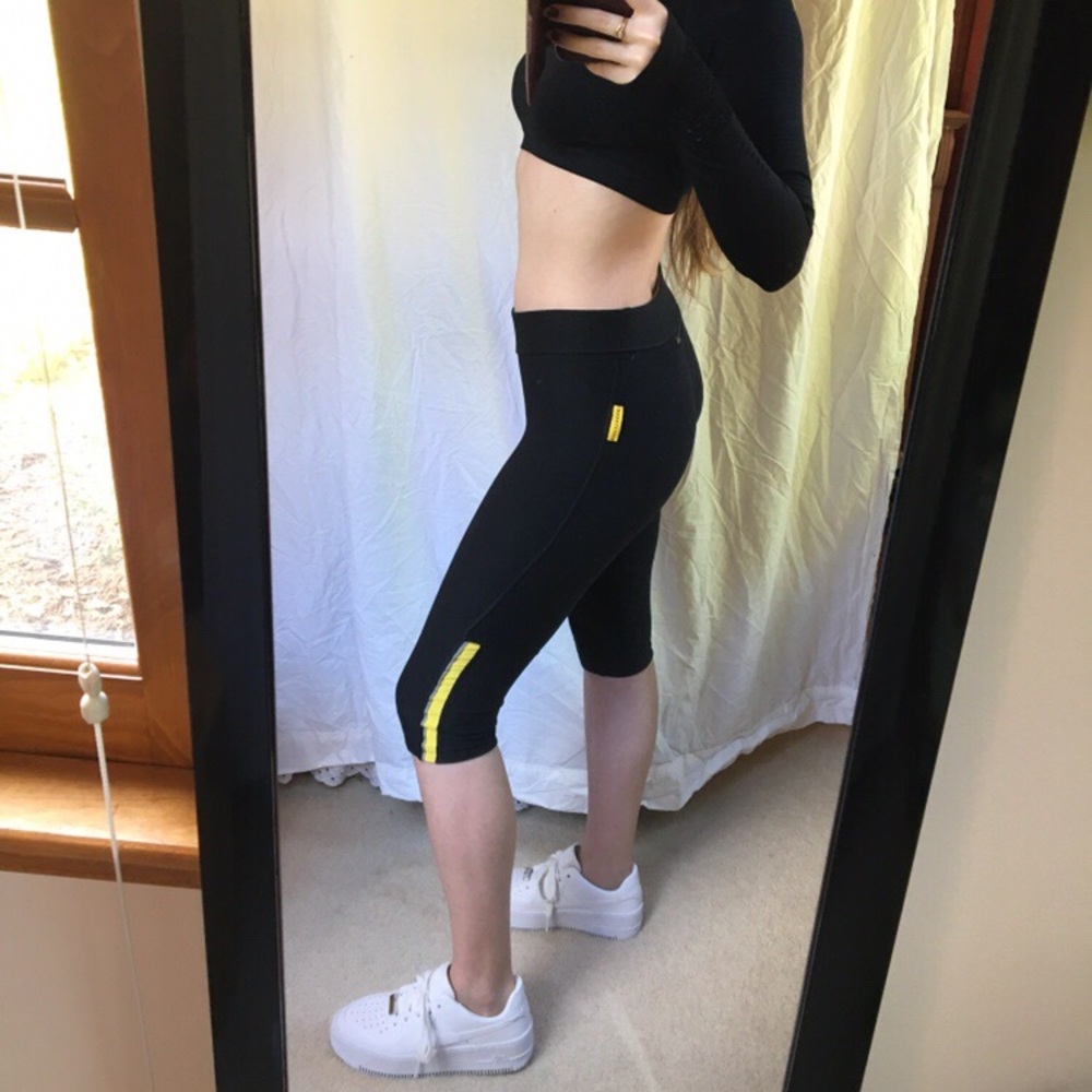 ❌SOLD❌ Nike Livestrong Capri Workout Pants